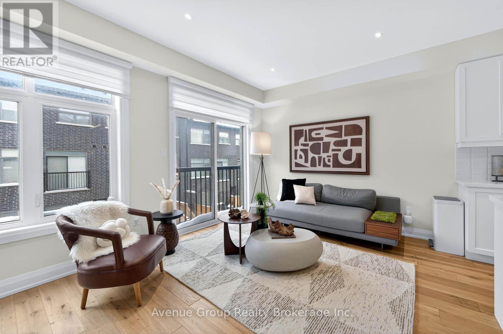 919 Isaac Phillips Way, Newmarket, ON - Indoor Photo Showing Living Room