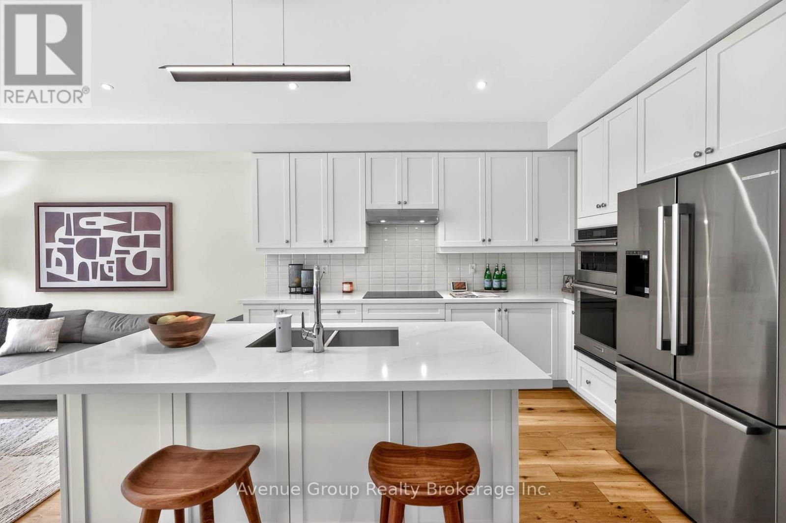 919 Isaac Phillips Way, Newmarket, ON - Indoor Photo Showing Kitchen With Double Sink With Upgraded Kitchen