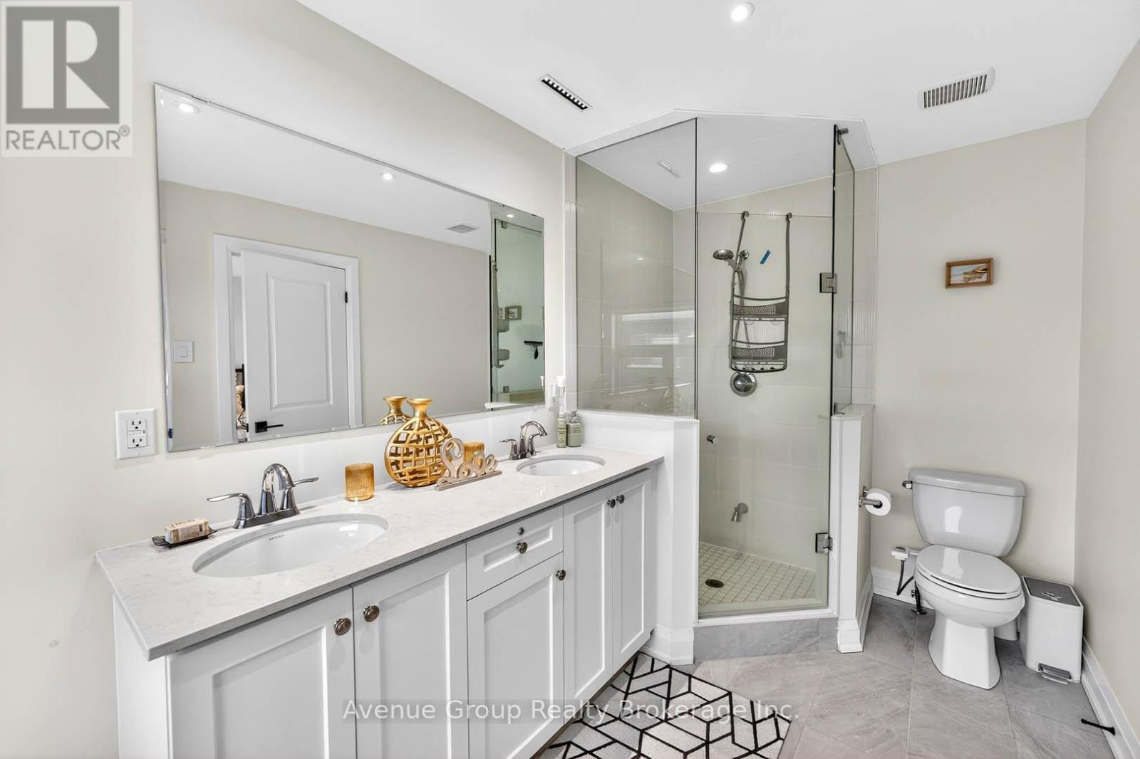 919 Isaac Phillips Way, Newmarket, ON - Indoor Photo Showing Bathroom