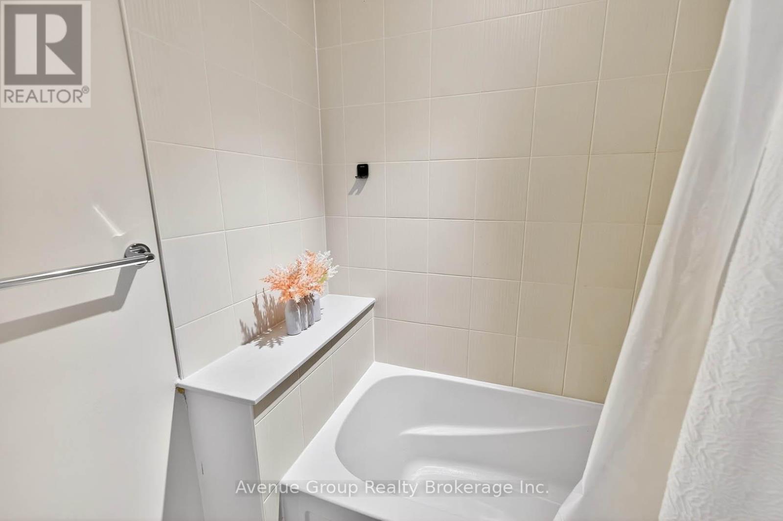 919 Isaac Phillips Way, Newmarket, ON - Indoor Photo Showing Bathroom
