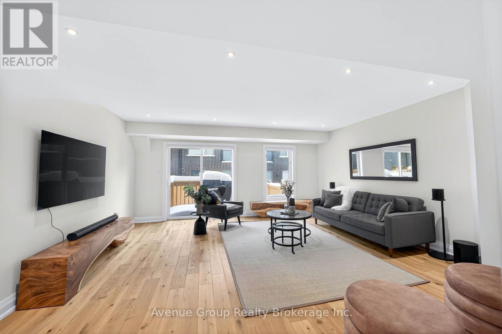 919 Isaac Phillips Way, Newmarket, ON - Indoor Photo Showing Living Room