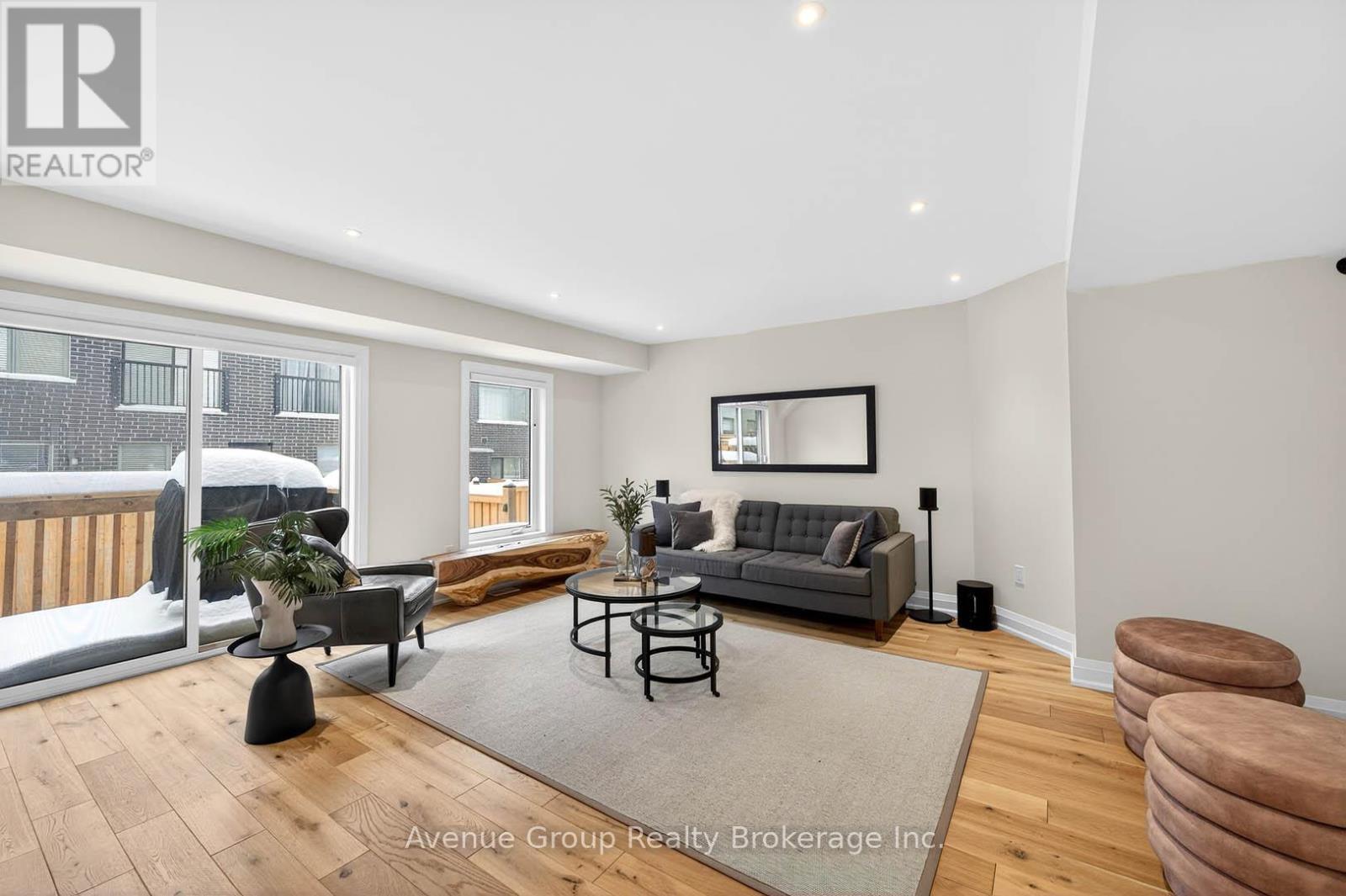 919 Isaac Phillips Way, Newmarket, ON - Indoor Photo Showing Living Room