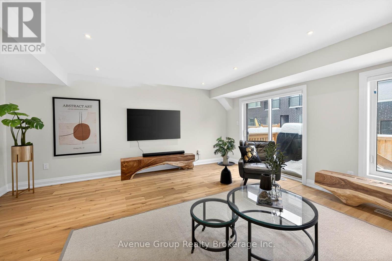 919 Isaac Phillips Way, Newmarket, ON - Indoor Photo Showing Living Room