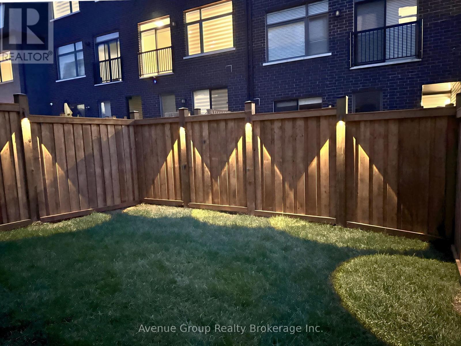 919 Isaac Phillips Way, Newmarket, ON - Outdoor