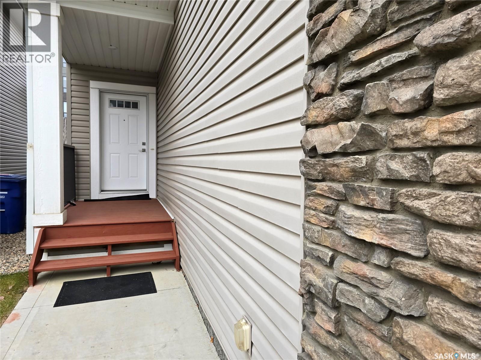 127 315 Dickson Crescent, Saskatoon, SK - Outdoor