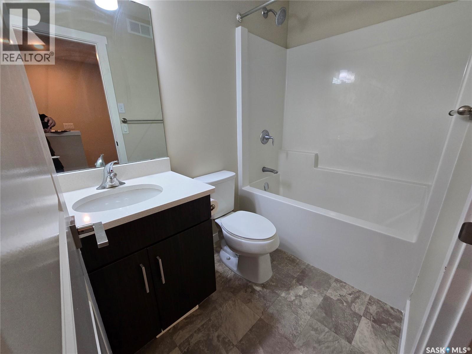 127 315 Dickson Crescent, Saskatoon, SK - Indoor Photo Showing Bathroom
