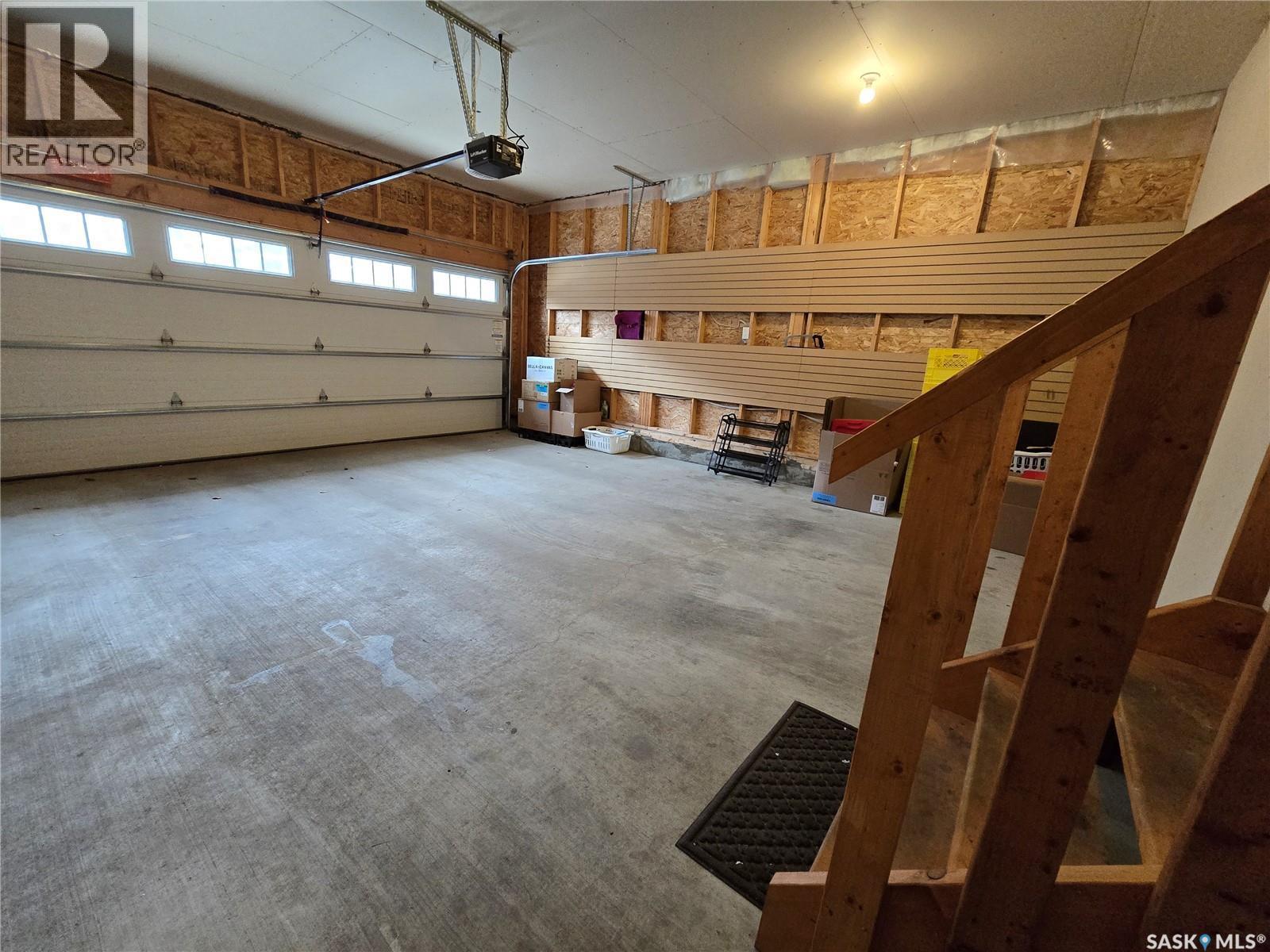 127 315 Dickson Crescent, Saskatoon, SK - Indoor Photo Showing Garage