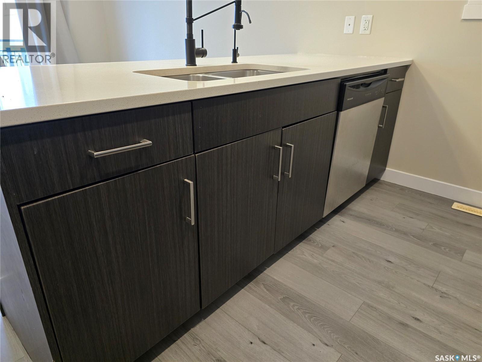 127 315 Dickson Crescent, Saskatoon, SK - Indoor Photo Showing Kitchen With Double Sink