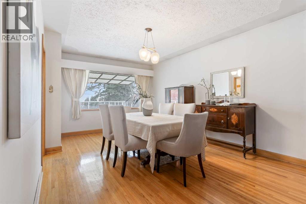 1738 Suffolk Street Sw, Calgary, AB - Indoor Photo Showing Dining Room