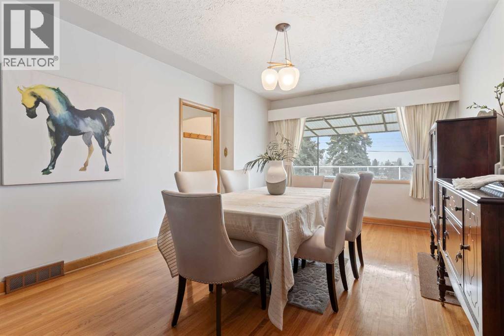 1738 Suffolk Street Sw, Calgary, AB - Indoor Photo Showing Dining Room