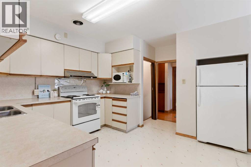 1738 Suffolk Street Sw, Calgary, AB - Indoor Photo Showing Kitchen With Double Sink