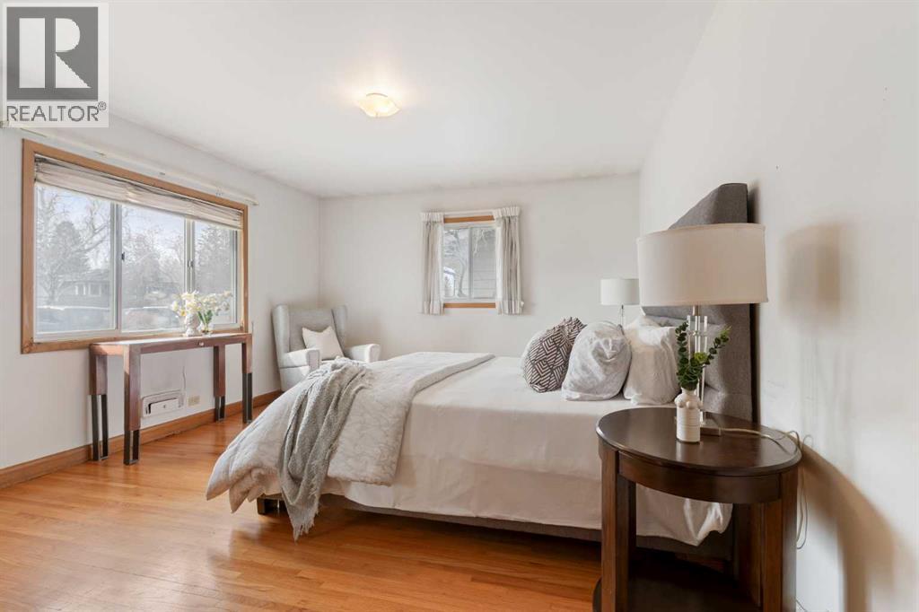 1738 Suffolk Street Sw, Calgary, AB - Indoor Photo Showing Bedroom