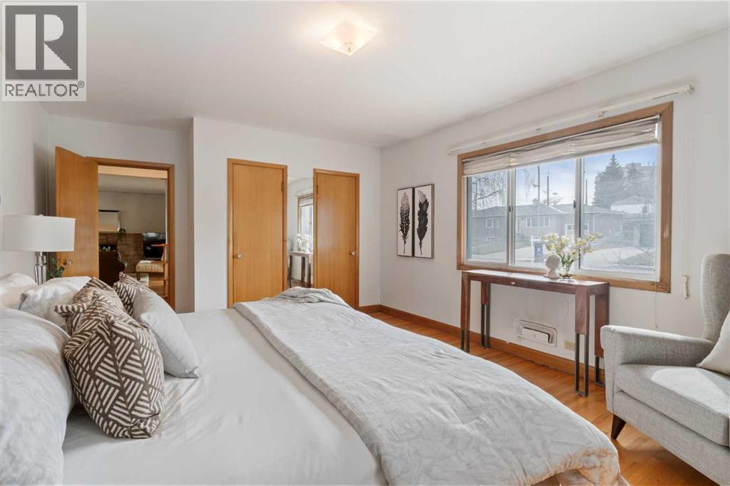 1738 Suffolk Street Sw, Calgary, AB - Indoor Photo Showing Bedroom