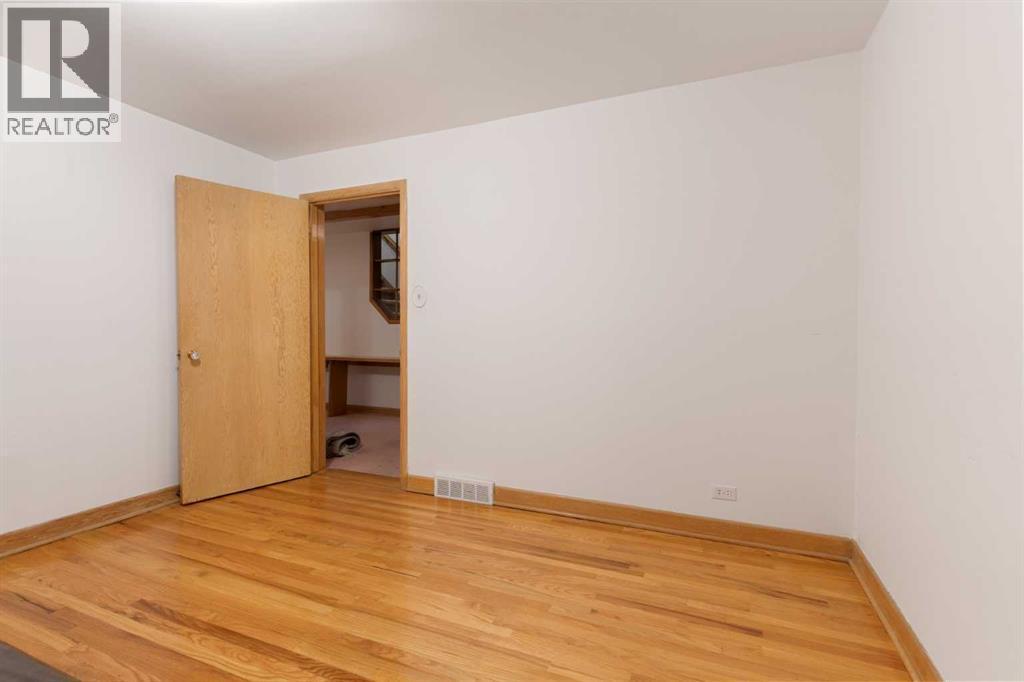 1738 Suffolk Street Sw, Calgary, AB - Indoor Photo Showing Other Room