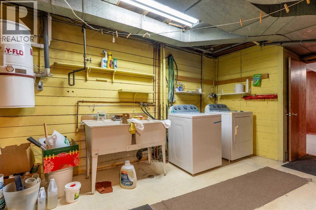 1738 Suffolk Street Sw, Calgary, AB - Indoor Photo Showing Laundry Room