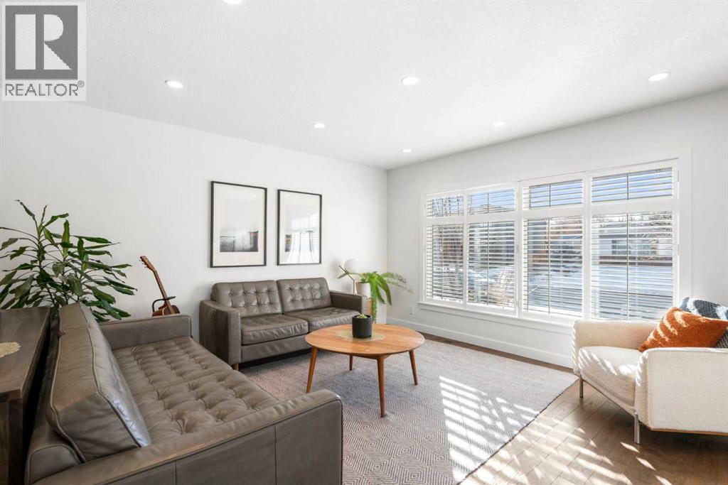 3332 Caribou Drive Nw, Calgary, AB - Indoor Photo Showing Living Room