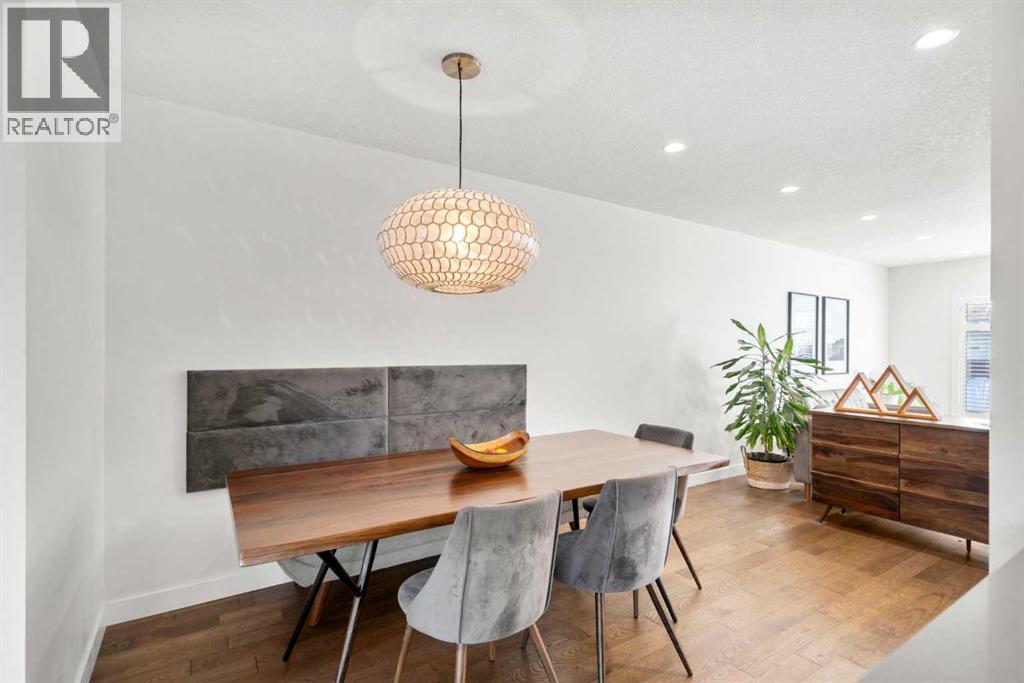 3332 Caribou Drive Nw, Calgary, AB - Indoor Photo Showing Dining Room