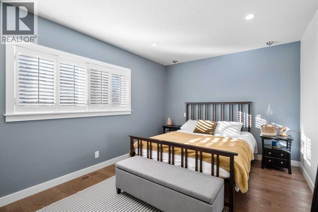 3332 Caribou Drive Nw, Calgary, AB - Indoor Photo Showing Bedroom