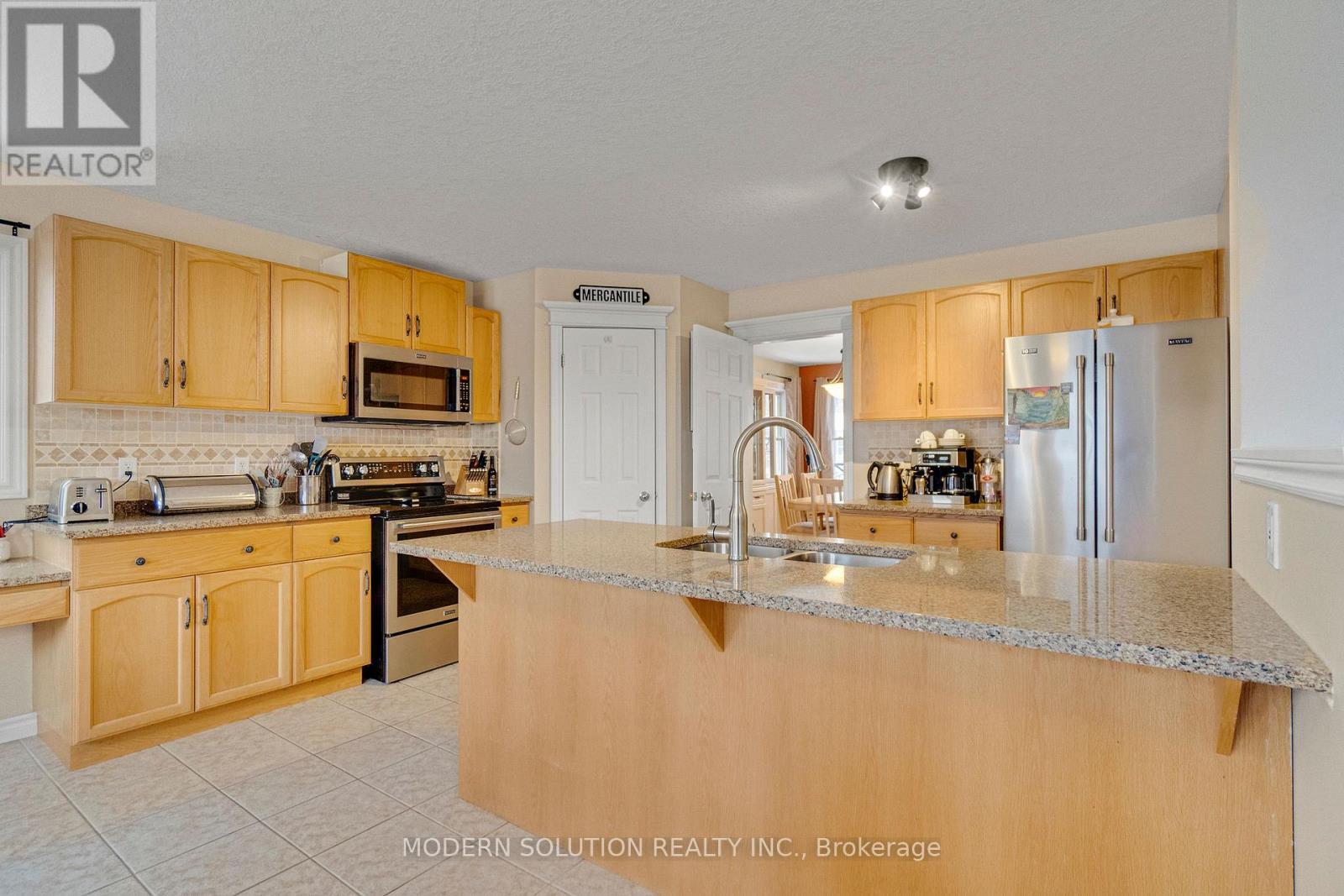187 Milne Place, Guelph/Eramosa, ON - Indoor Photo Showing Kitchen With Double Sink