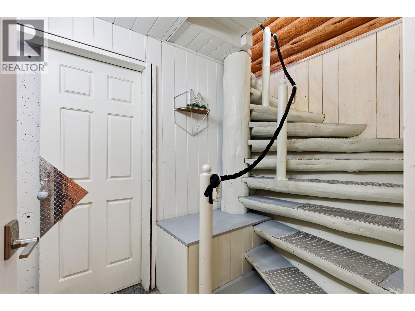 2549 Rose Drive, 150 Mile House, BC - Indoor Photo Showing Other Room