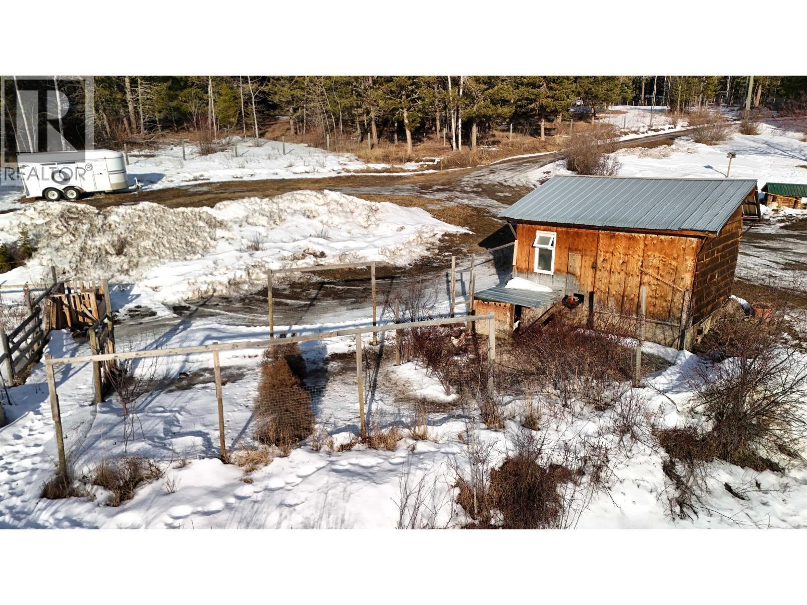 2549 Rose Drive, 150 Mile House, BC - Outdoor