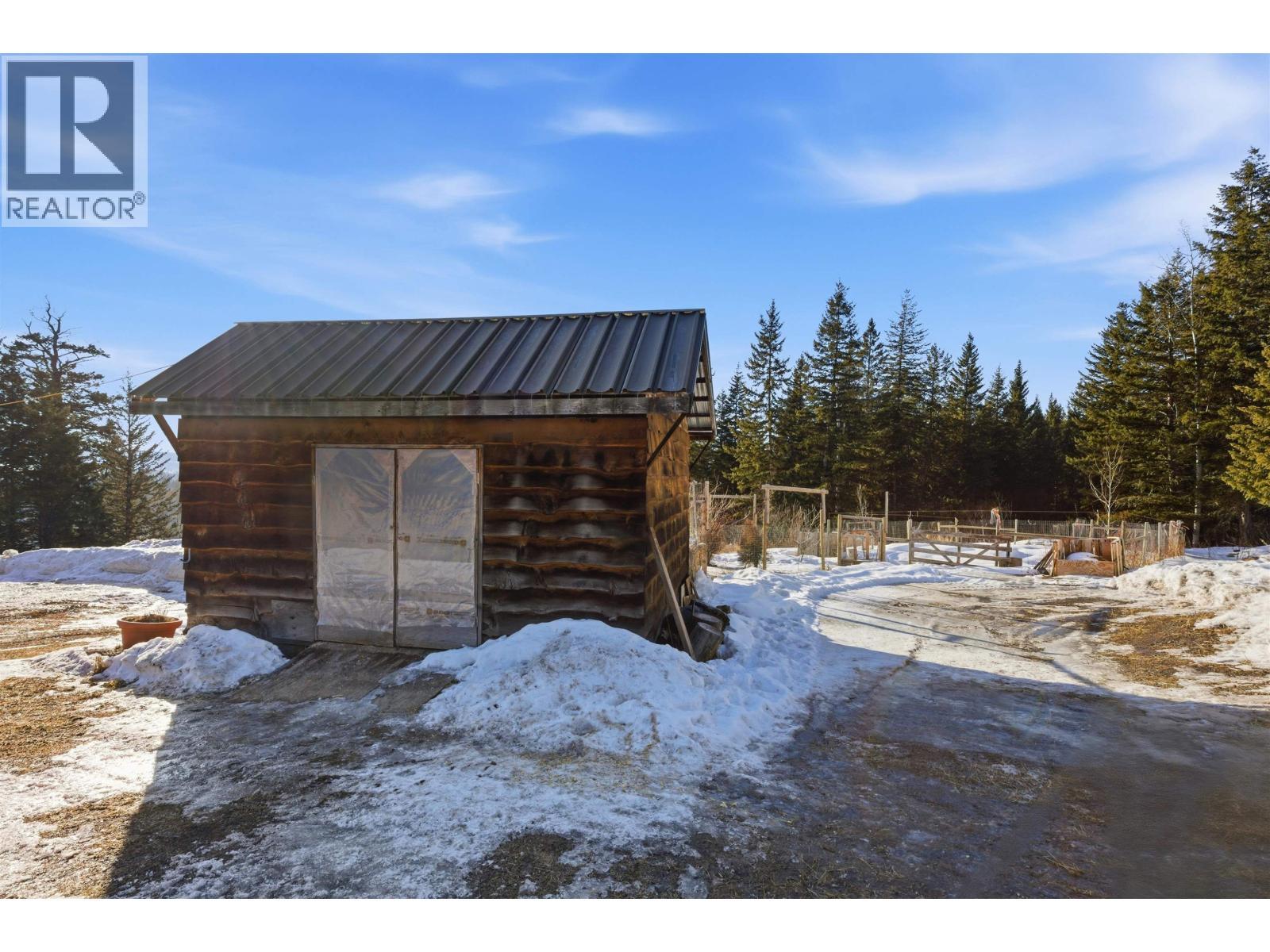 2549 Rose Drive, 150 Mile House, BC - Outdoor