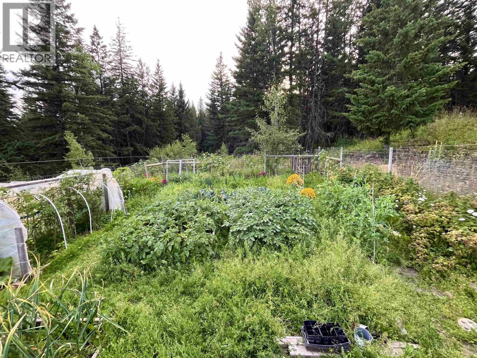 2549 Rose Drive, 150 Mile House, BC - Outdoor