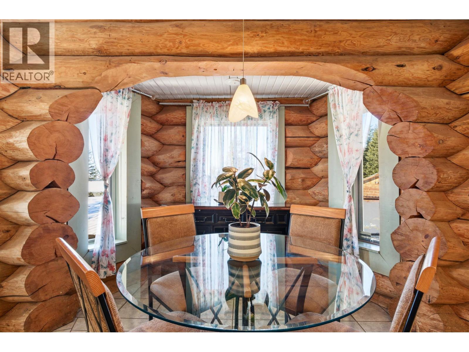 2549 Rose Drive, 150 Mile House, BC - Indoor Photo Showing Dining Room
