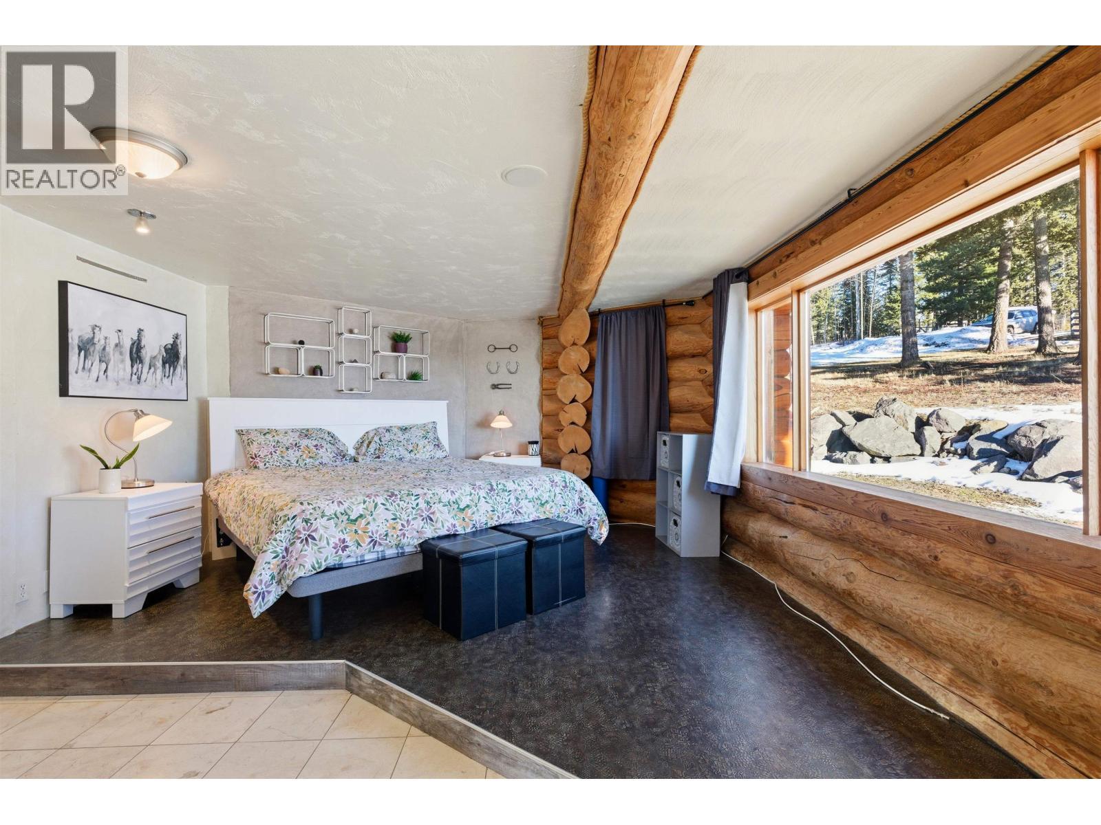 2549 Rose Drive, 150 Mile House, BC - Indoor Photo Showing Bedroom