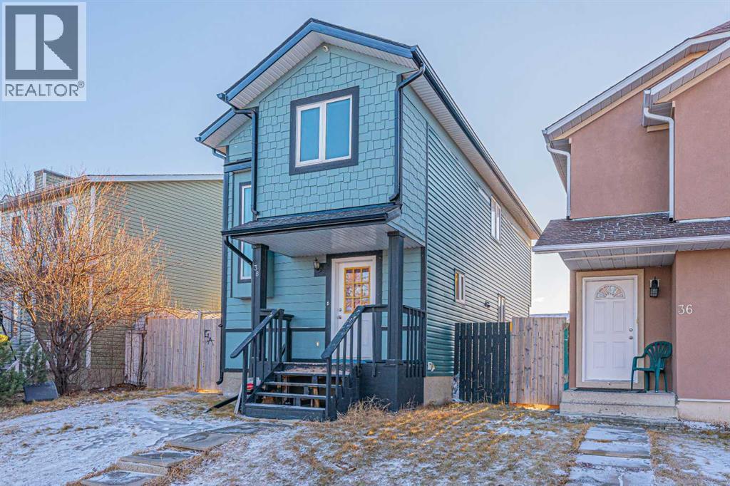 38 Martindale Drive Ne, Calgary, AB - Outdoor