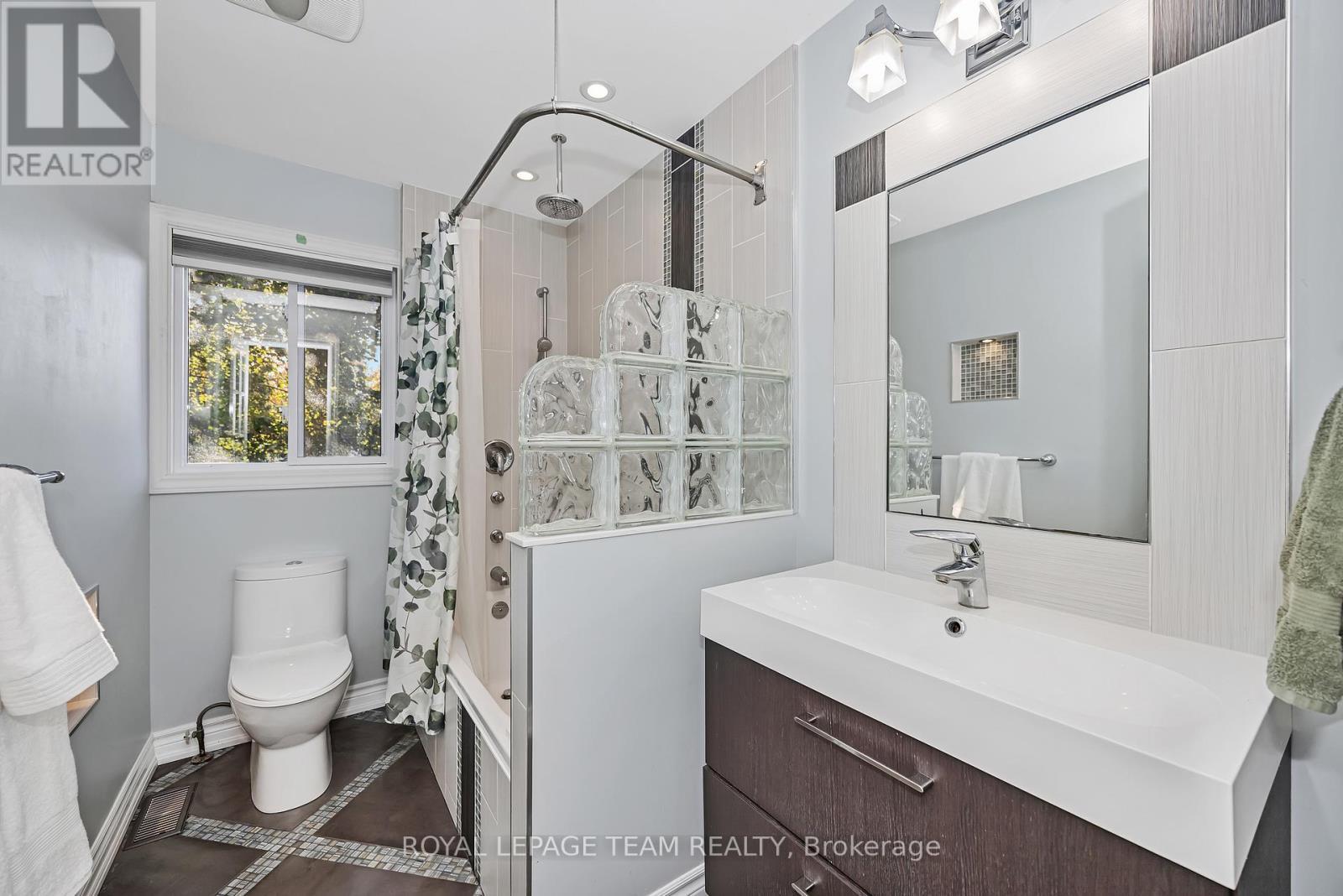 1115 Des Cerisiers Street, Clarence-Rockland, ON - Indoor Photo Showing Bathroom