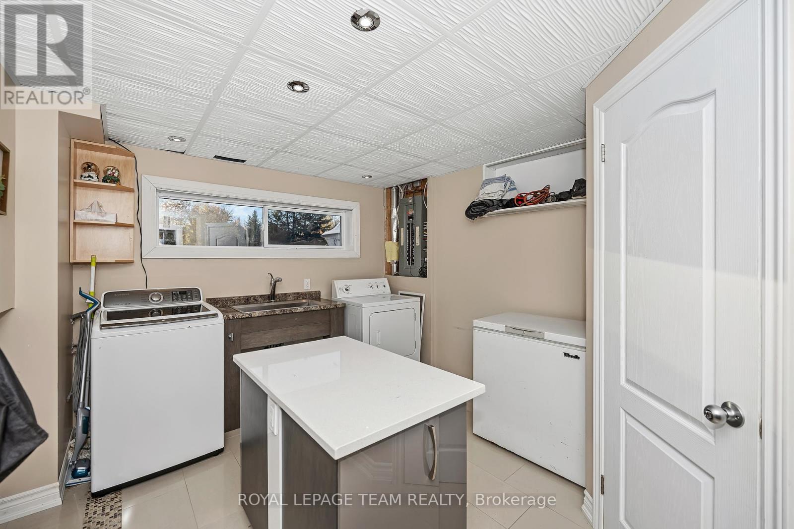1115 Des Cerisiers Street, Clarence-Rockland, ON - Indoor Photo Showing Laundry Room