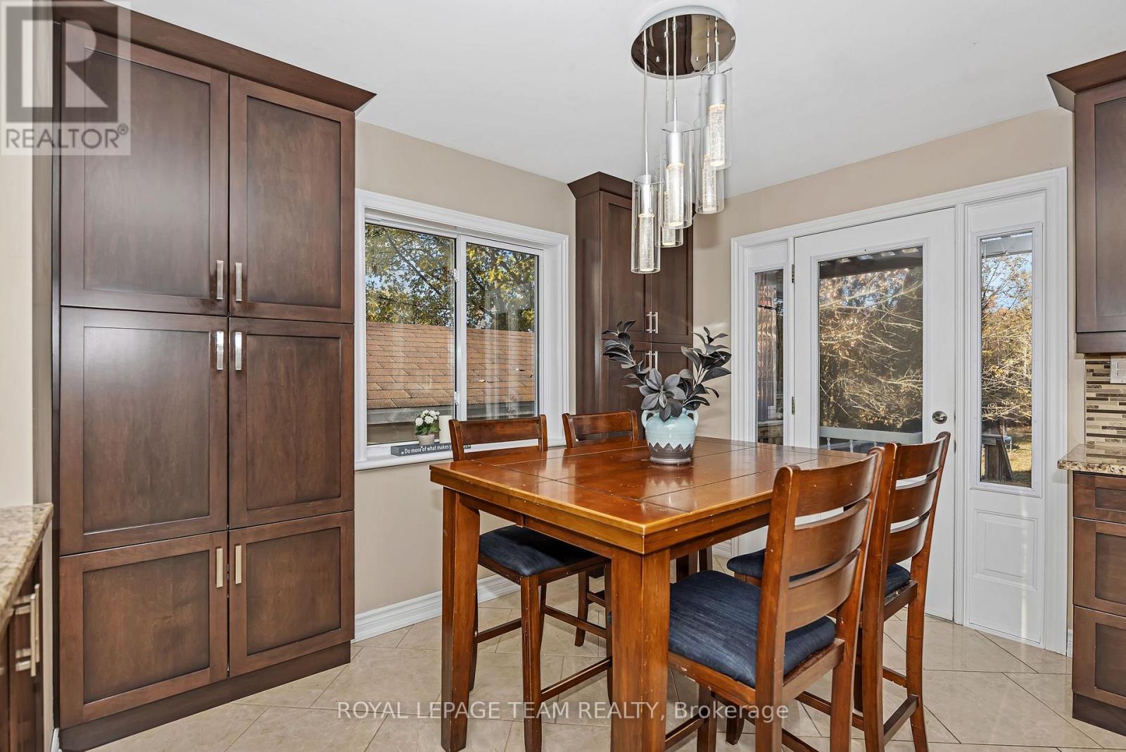 1115 Des Cerisiers Street, Clarence-Rockland, ON - Indoor Photo Showing Dining Room