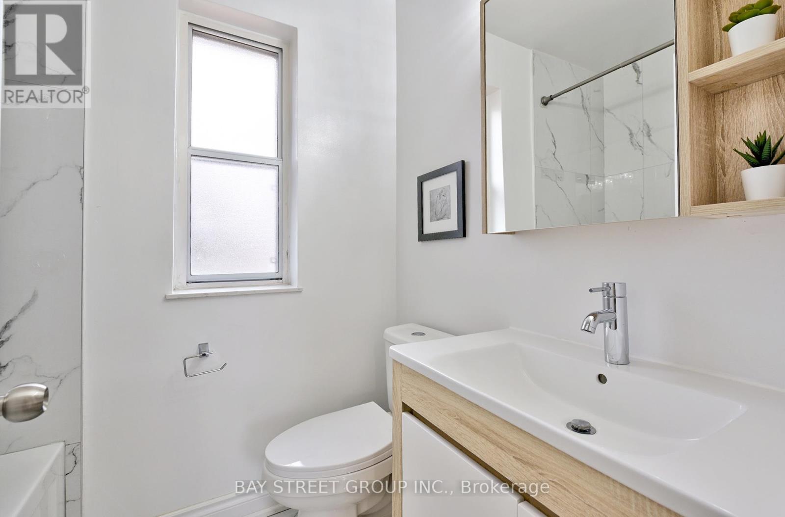 150 Vauxhall Drive, Toronto, ON - Indoor Photo Showing Bathroom