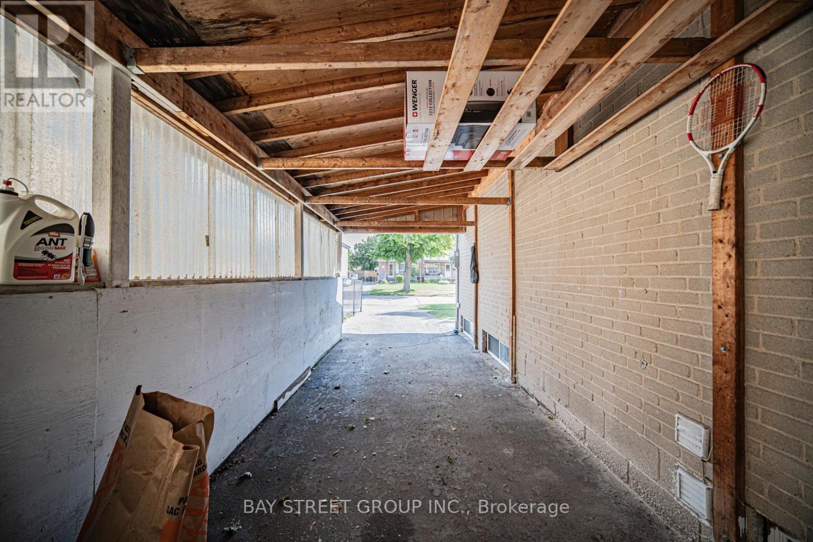 150 Vauxhall Drive, Toronto, ON - Indoor