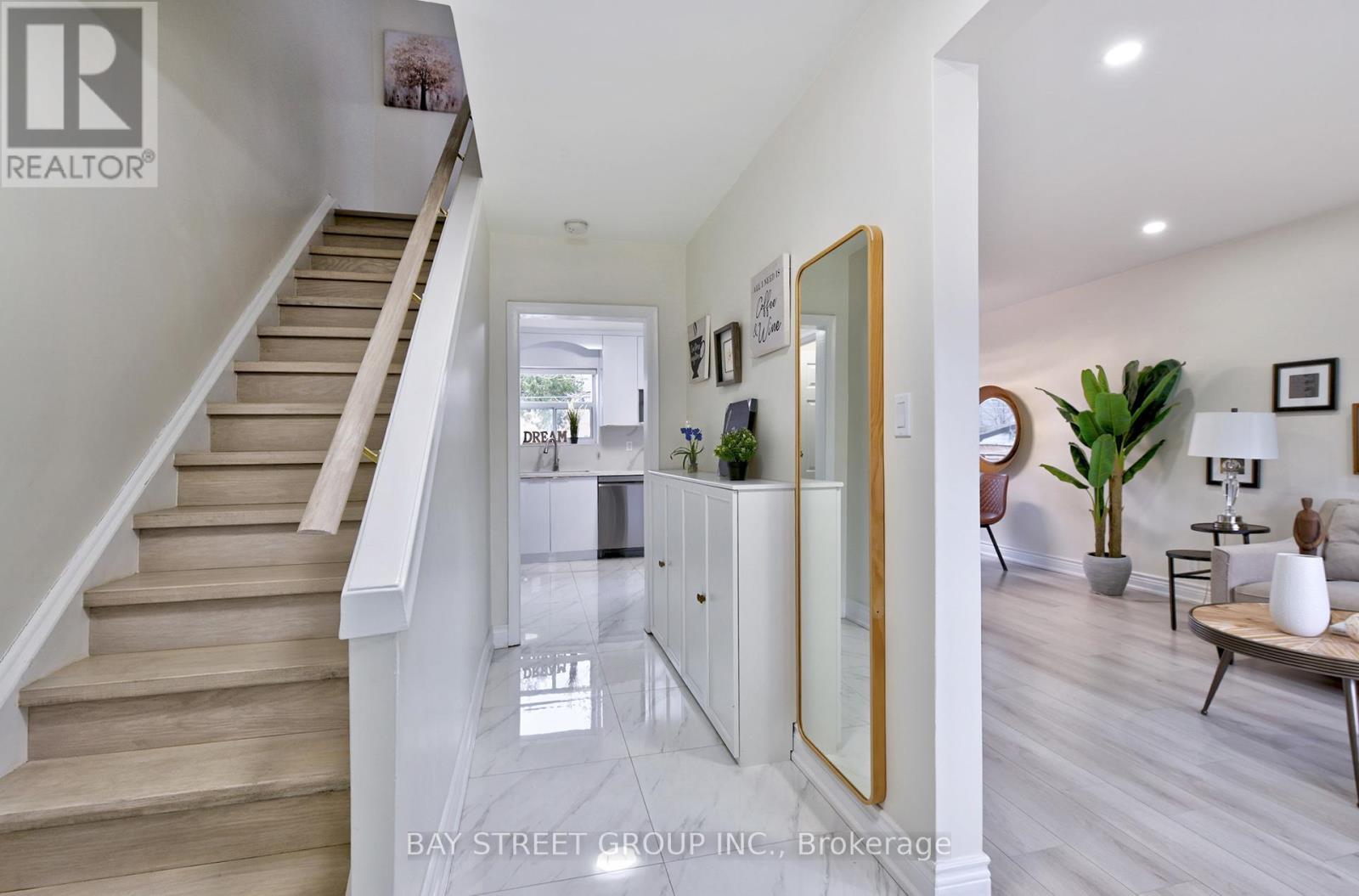 150 Vauxhall Drive, Toronto, ON - Indoor Photo Showing Other Room