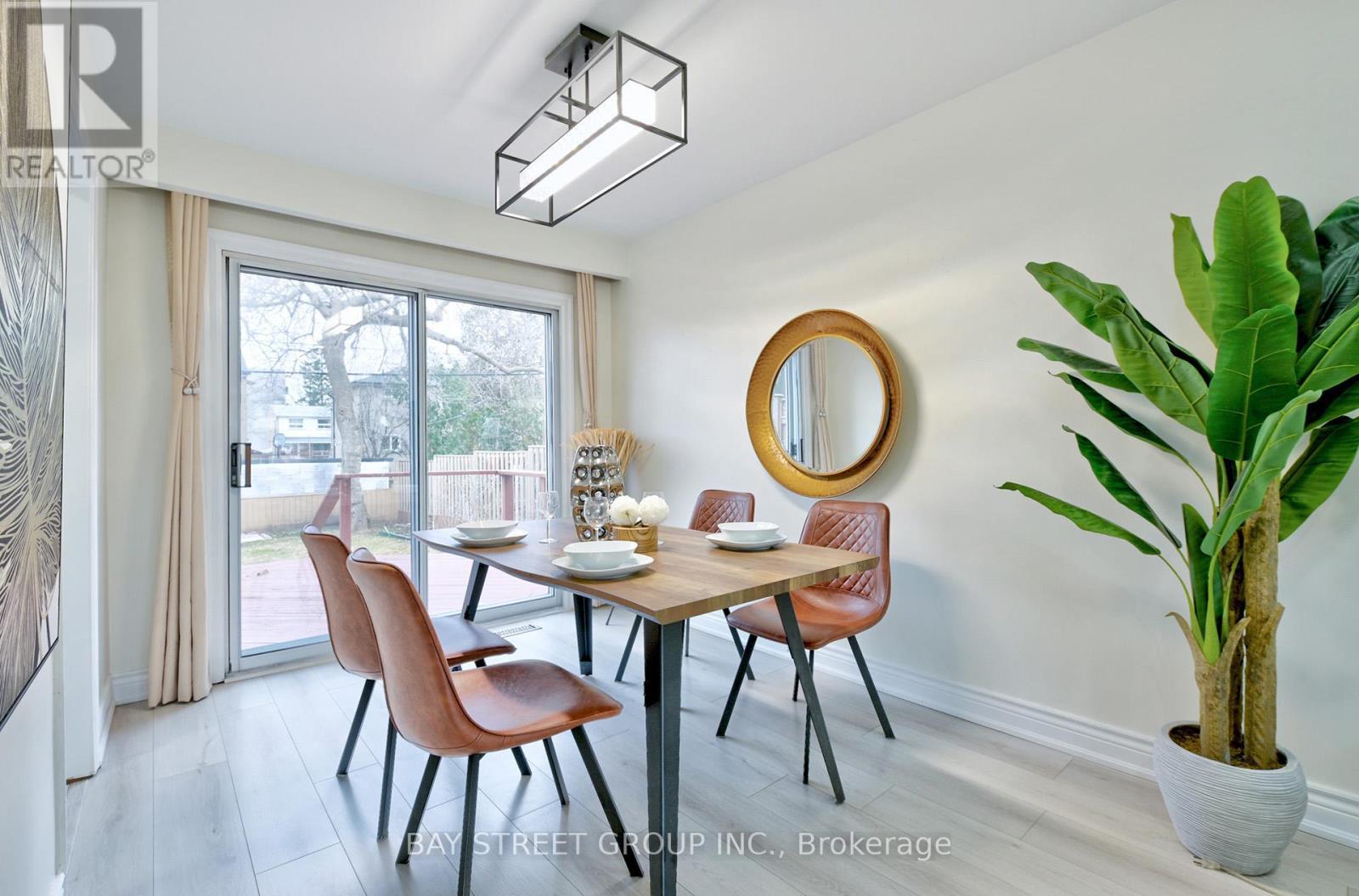 150 Vauxhall Drive, Toronto, ON - Indoor Photo Showing Dining Room