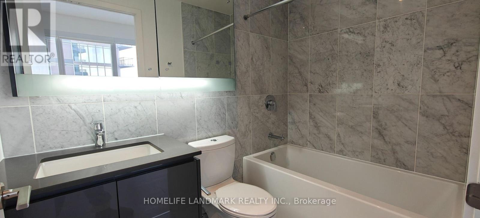 2209 - 117 Mcmahon Drive, Toronto, ON - Indoor Photo Showing Bathroom
