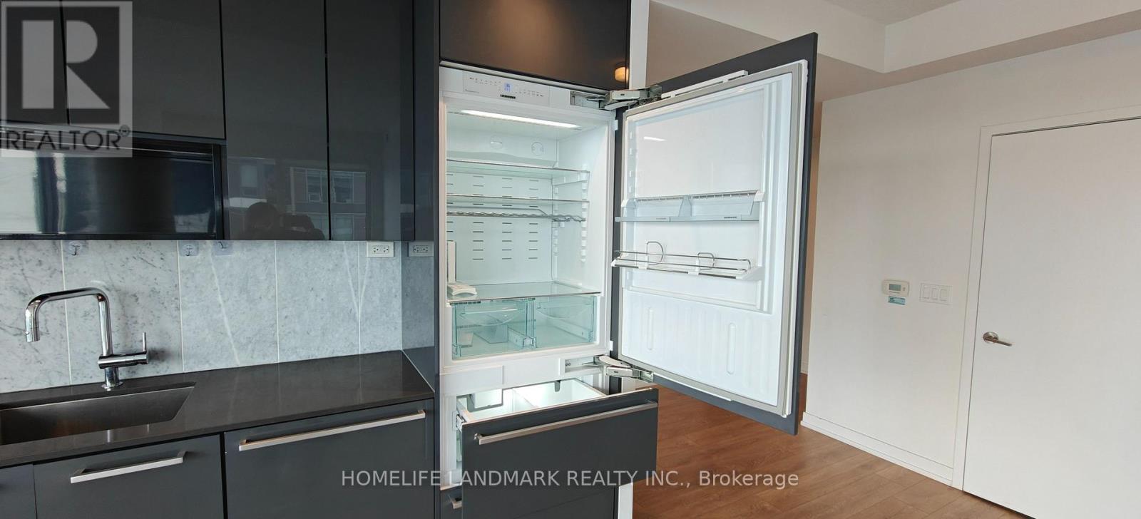 2209 - 117 Mcmahon Drive, Toronto, ON - Indoor