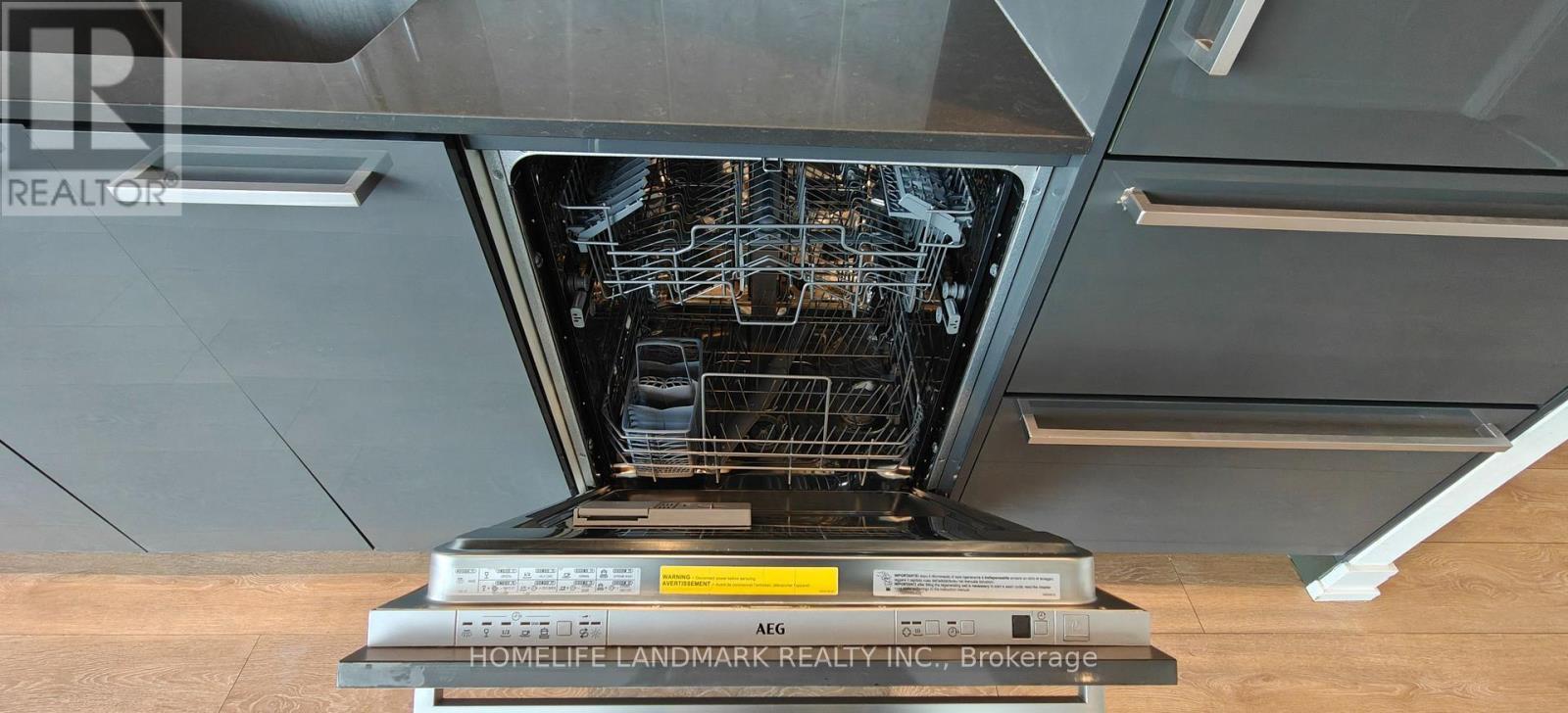 2209 - 117 Mcmahon Drive, Toronto, ON -