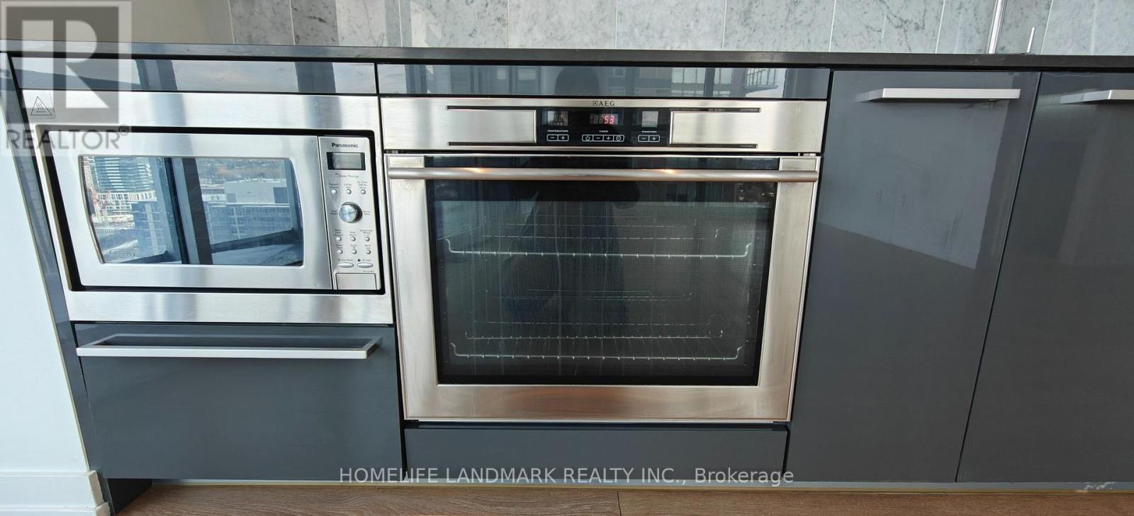 2209 - 117 Mcmahon Drive, Toronto, ON - Indoor