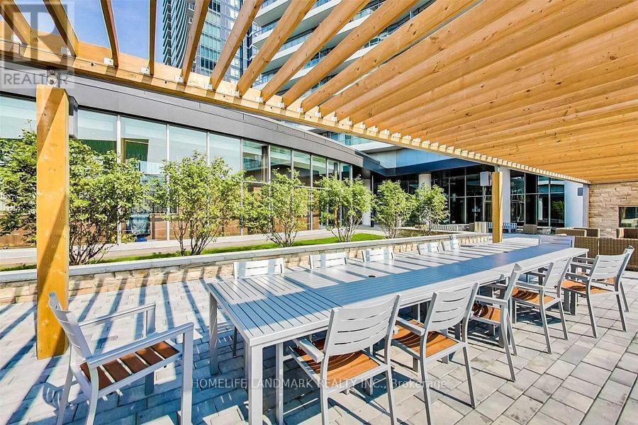 2209 - 117 Mcmahon Drive, Toronto, ON - Outdoor