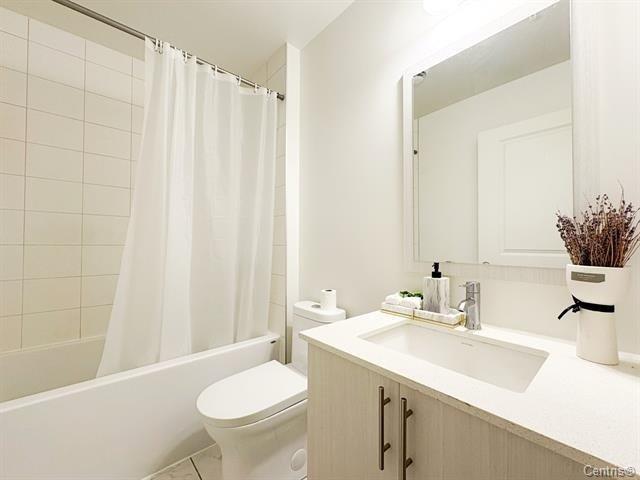 Bathroom - 311-1801 Rue Viola-Desmond, Montréal (Lasalle), QC - Indoor Photo Showing Bathroom