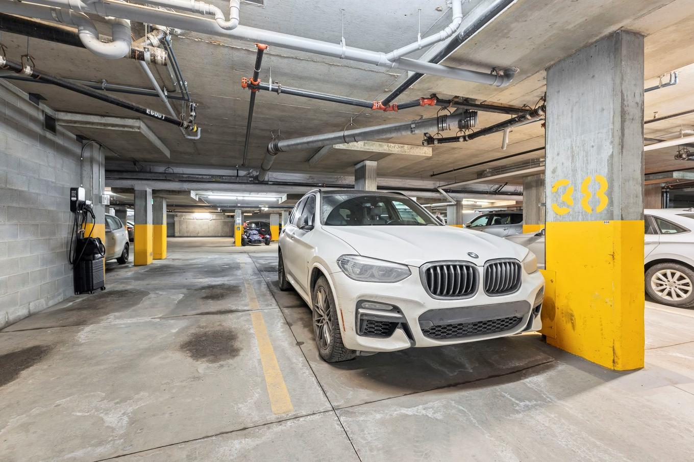 Garage - 308-145 Boul. Bouchard, Dorval, QC - Indoor Photo Showing Garage