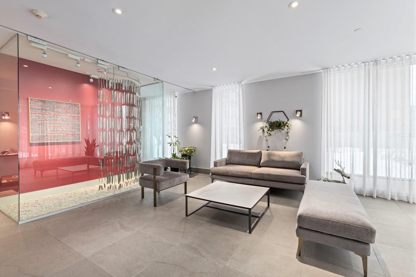 Reception area - 308-145 Boul. Bouchard, Dorval, QC - Indoor Photo Showing Living Room