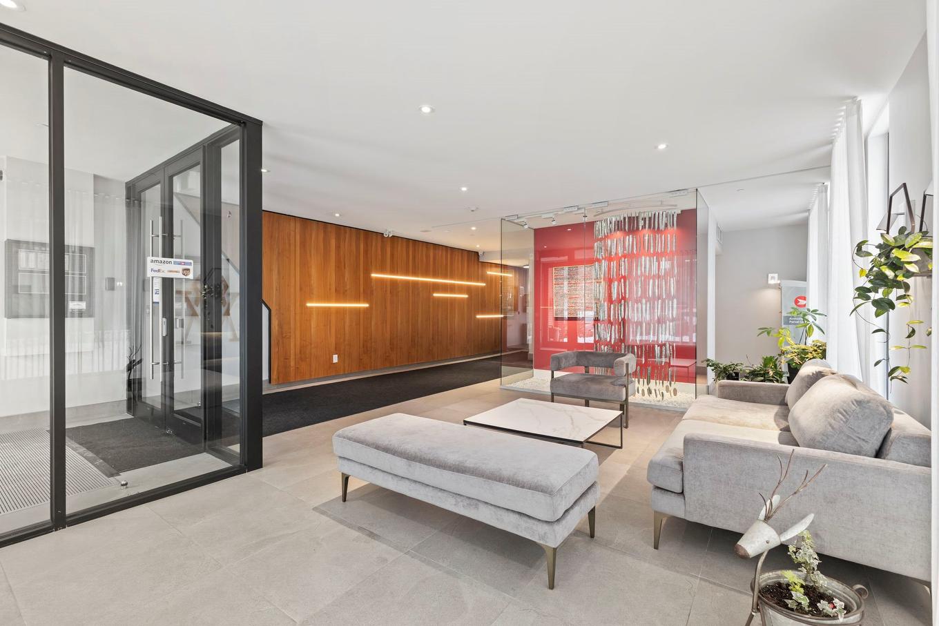 Reception area - 308-145 Boul. Bouchard, Dorval, QC - Indoor