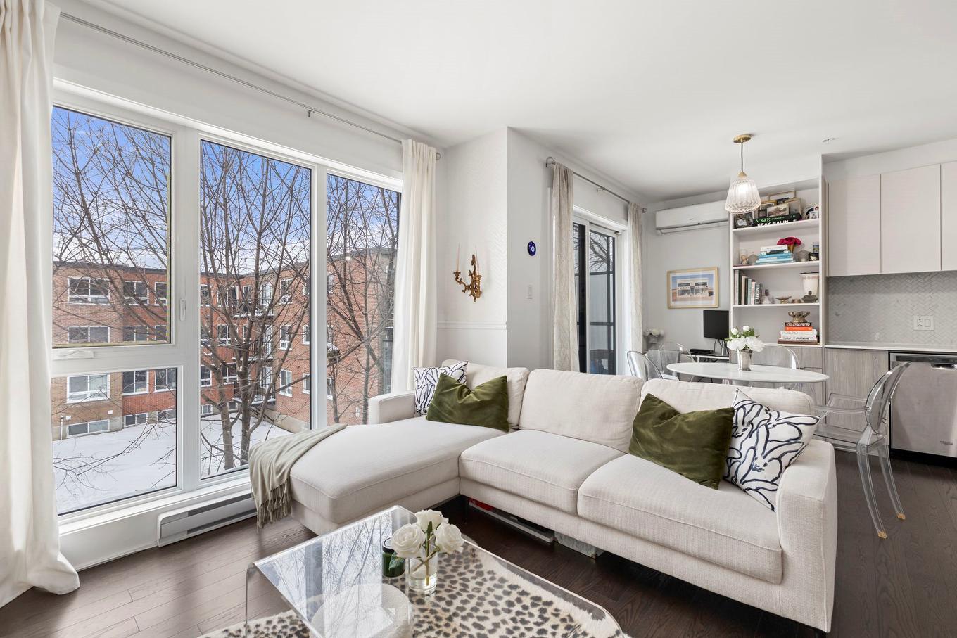 Living room - 308-145 Boul. Bouchard, Dorval, QC - Indoor Photo Showing Living Room