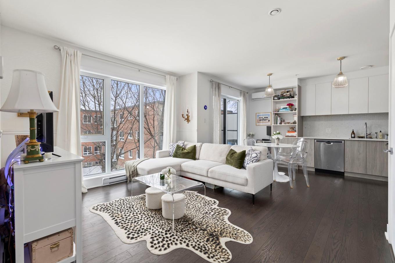 Living room - 308-145 Boul. Bouchard, Dorval, QC - Indoor Photo Showing Living Room