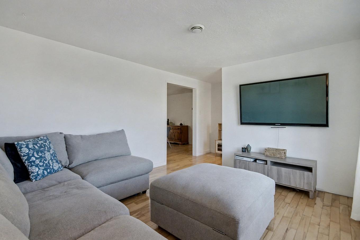 Living room - 198 Rue Courville, Saint-Jean-Sur-Richelieu, QC - Indoor Photo Showing Living Room