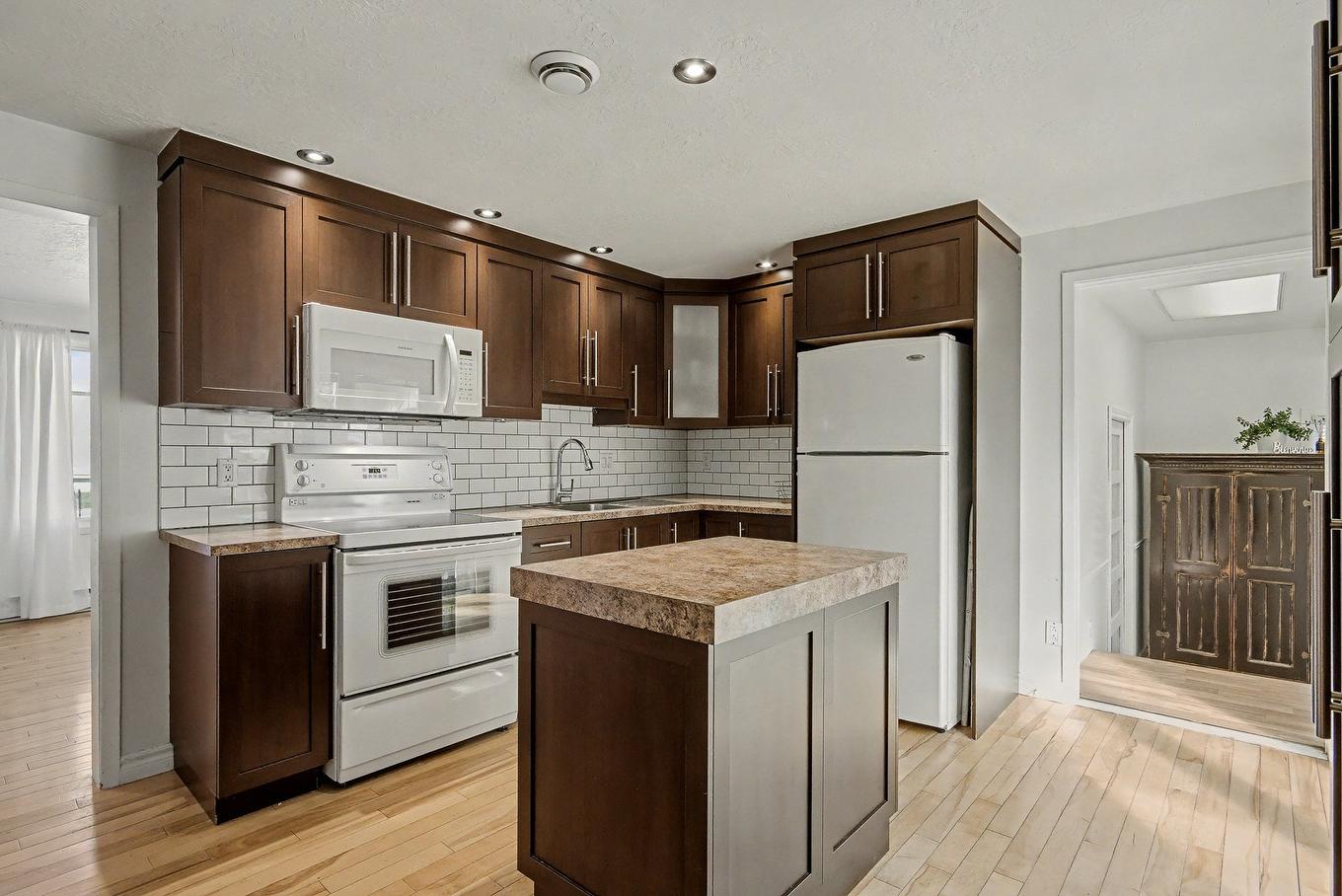 Kitchen - 198 Rue Courville, Saint-Jean-Sur-Richelieu, QC - Indoor Photo Showing Kitchen